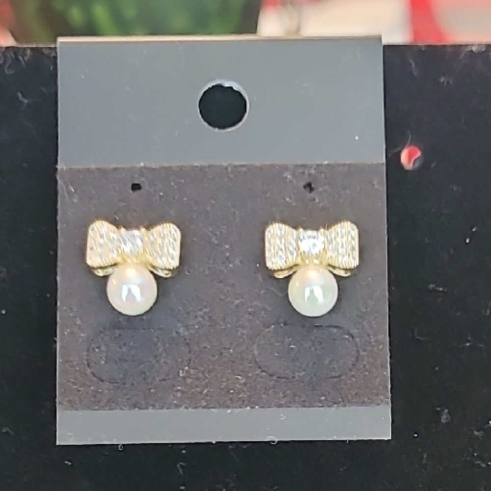 Pretty Bird Gold Bow Earrings with Pearl Accent